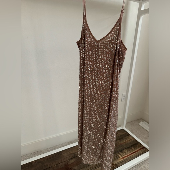 Dress sequence - Picture 4 of 17